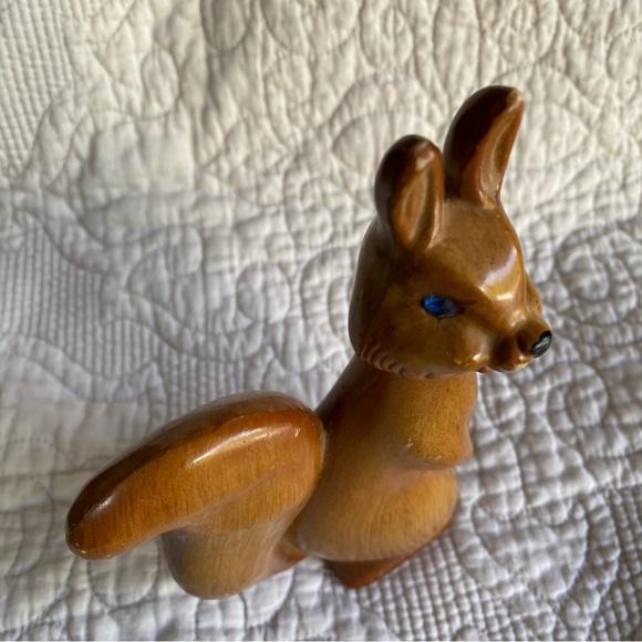 Cheerful little vintage chipmunk. This item is a family heirloom. - Picture 4 of 6
